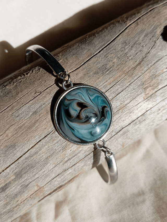 Bracelet résine bleu blanc et marron