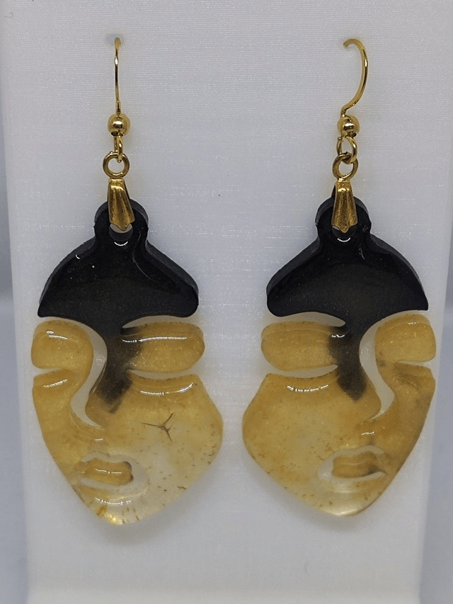 Boucles d'oreille en résine visage noir