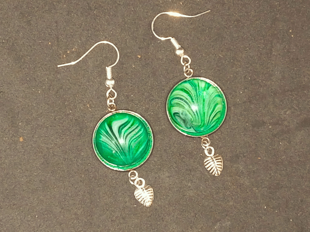 Boucles d'oreille ronde résine vertes