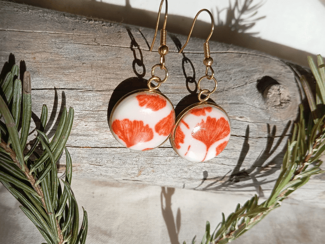 Boucles d'oreille fimo+résine rouges et blanches