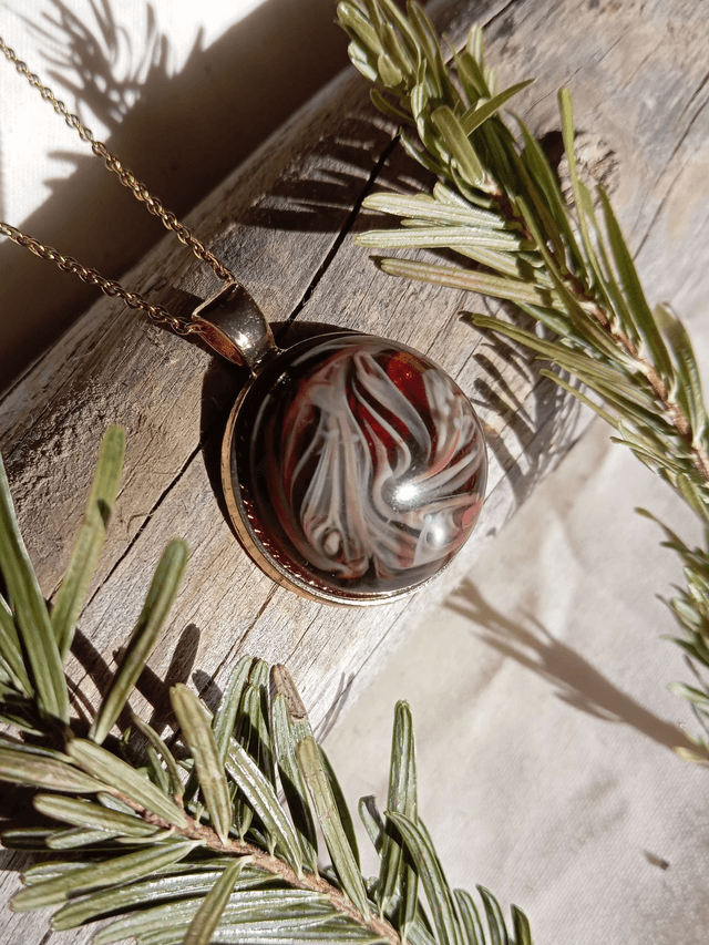 Collier résine marron