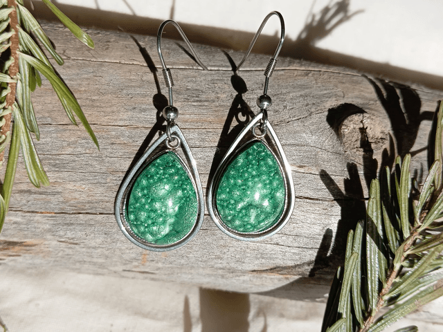 Boucles d&#039;oreille résines bulles vertes
